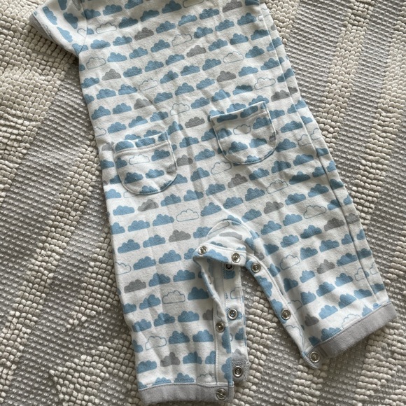 Gymboree clouds onesie with pockets - Picture 2 of 3
